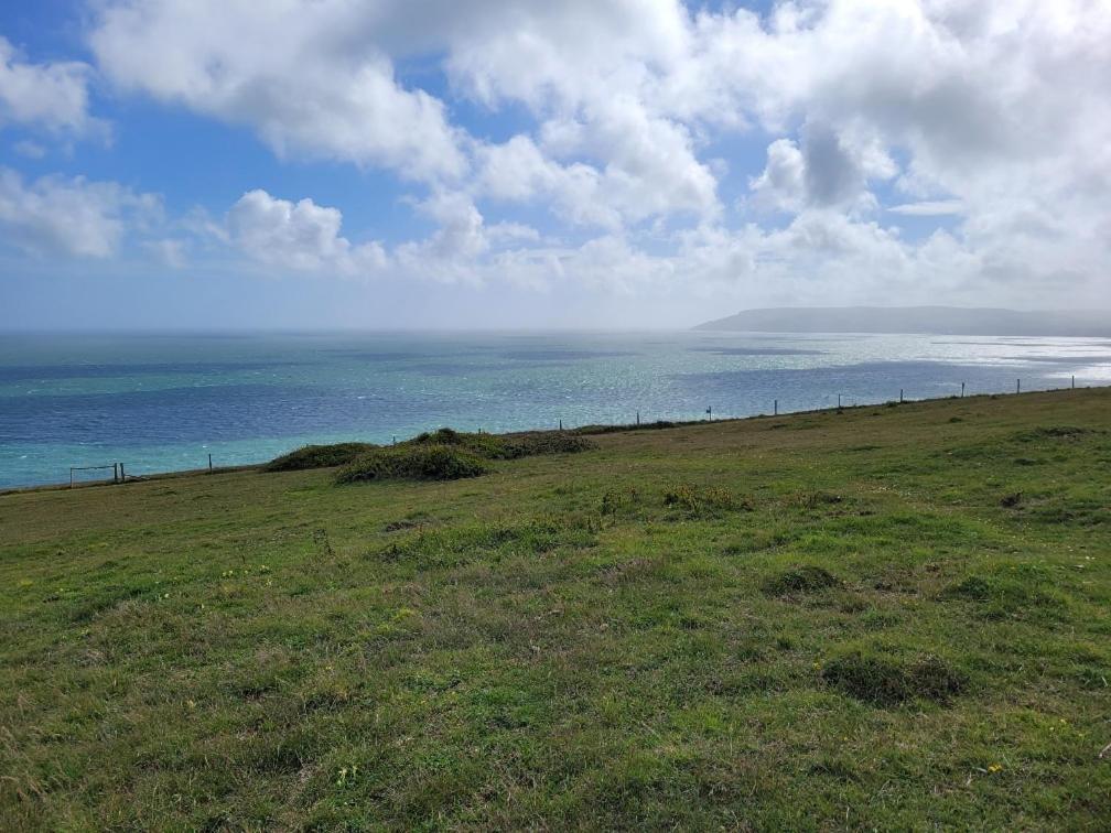 Готель "Trinity" At Whitecliff Bay Isle Of Wight- Yarborough View 4 Бембрідж Екстер'єр фото